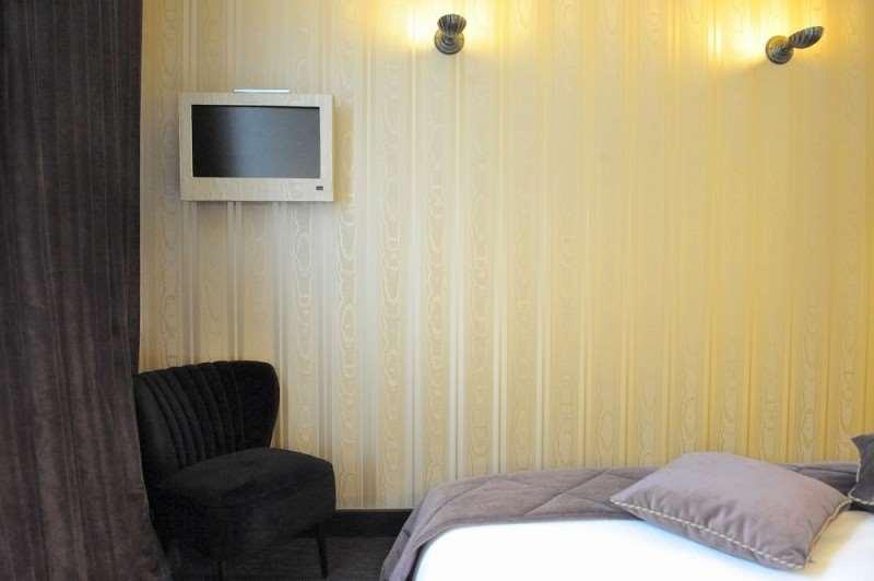 Latroupe Le Berger Hotell Saint-Gilles Rum bild