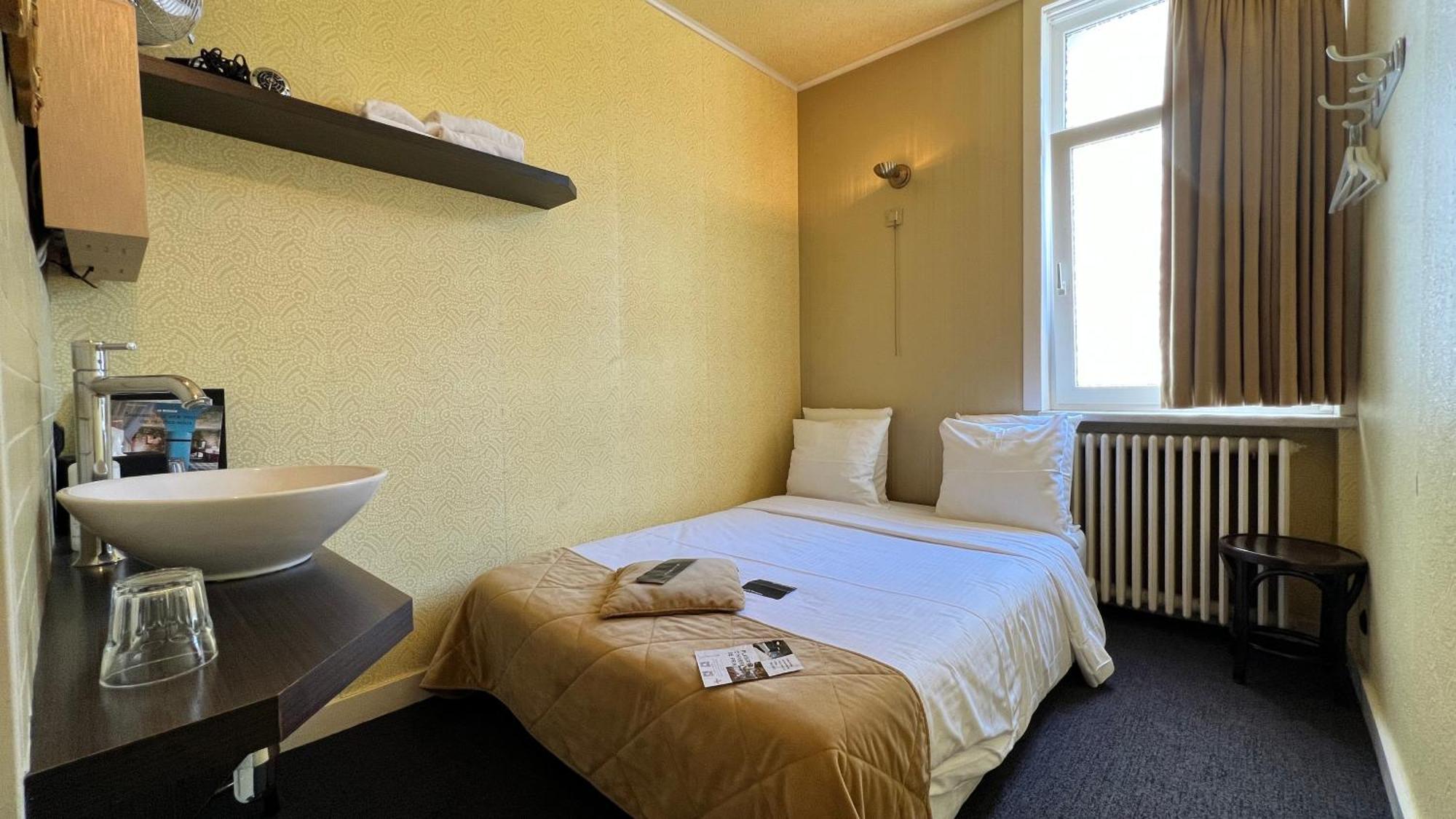 Latroupe Le Berger Hotell Saint-Gilles Rum bild