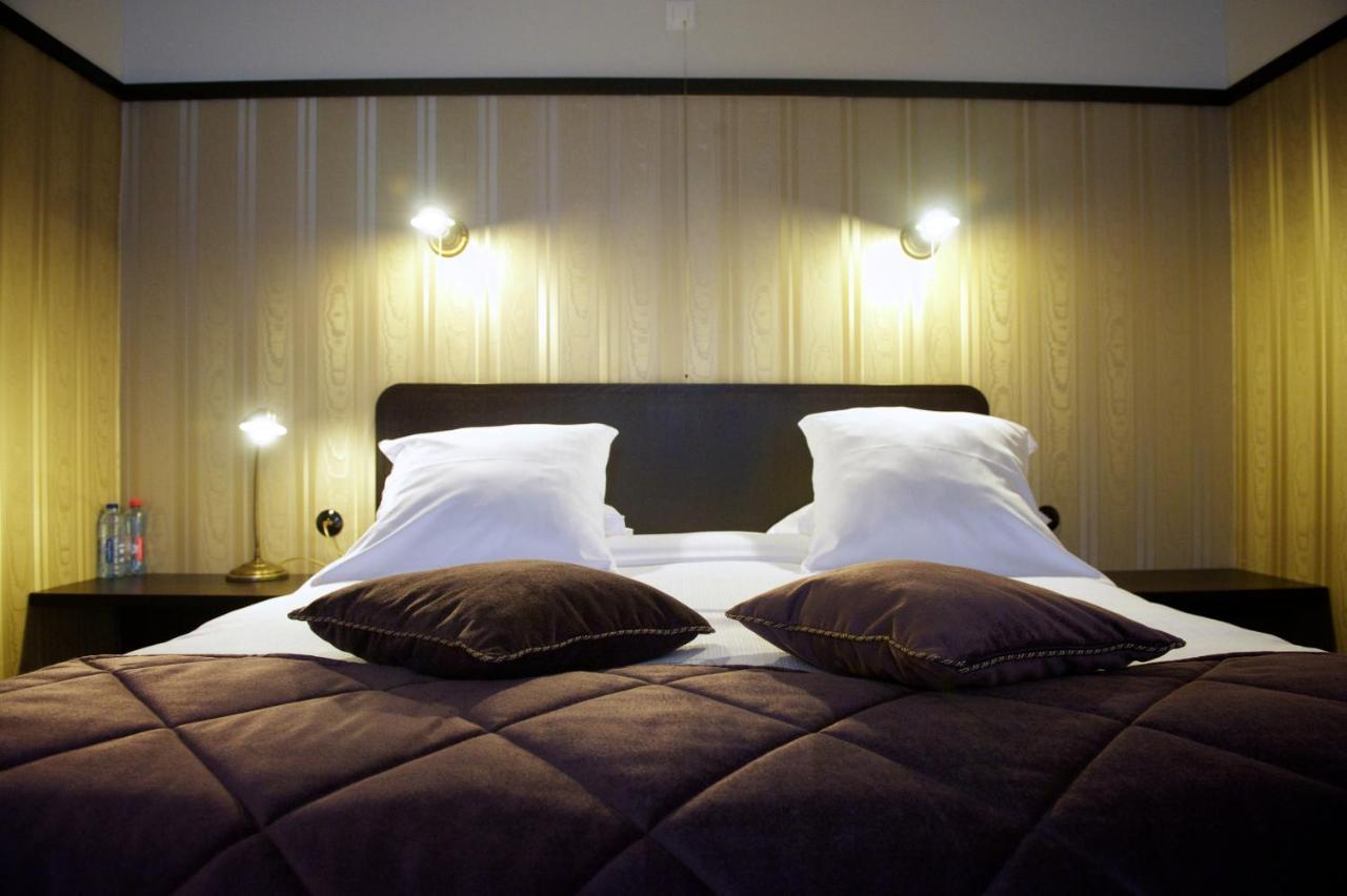 Latroupe Le Berger Hotell Saint-Gilles Exteriör bild
